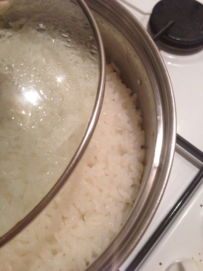 How to cook perfect sushi rice without rice cooker - B+C Guides