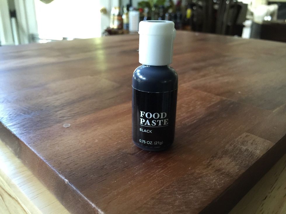 Check out my guide, How to make Perfect Candy Apples. We are making the apples the exact same way except we are using BLACK GEL PASTE in place of red food coloring. This guide is more about the black.