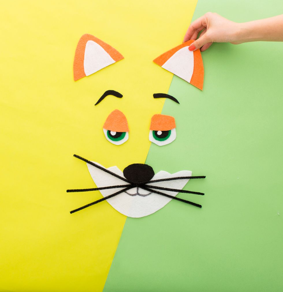 Check out those eyebrows! Way to deliver the sass, Mr. Wilde.