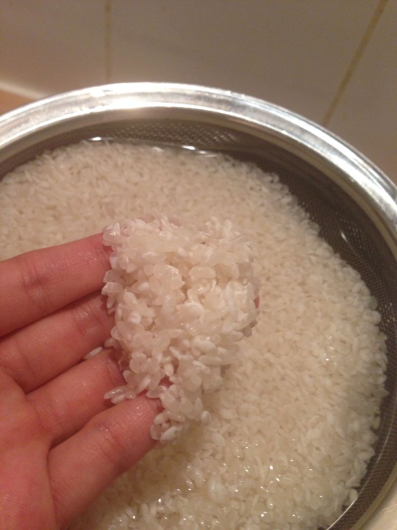How to cook perfect sushi rice without rice cooker - B+C Guides