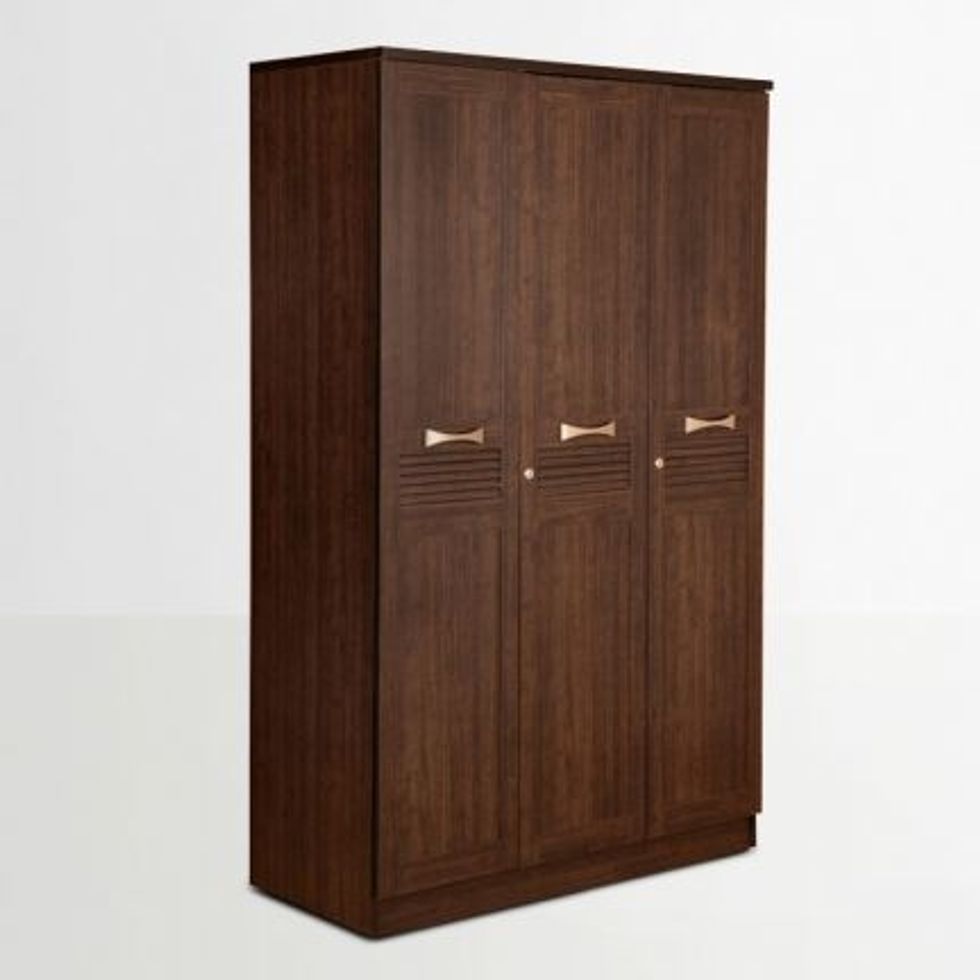 Check the construction of the wardrobe. The wardrobe can be crafted with solid wood, engineered wood, plywood or plastic. Pick the one that you think will match well with the d\u00e9cor of the room.
