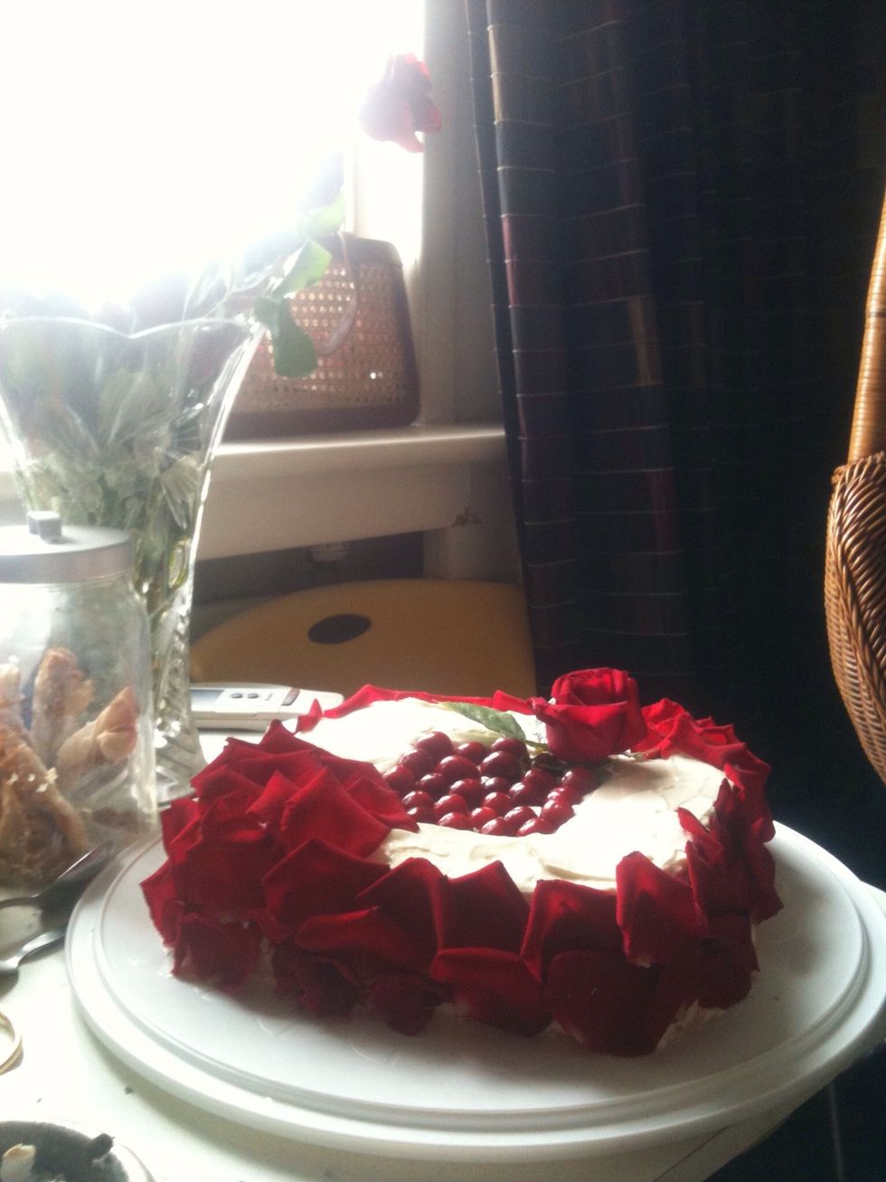 Cherry and rose petals. What a match. ^3^