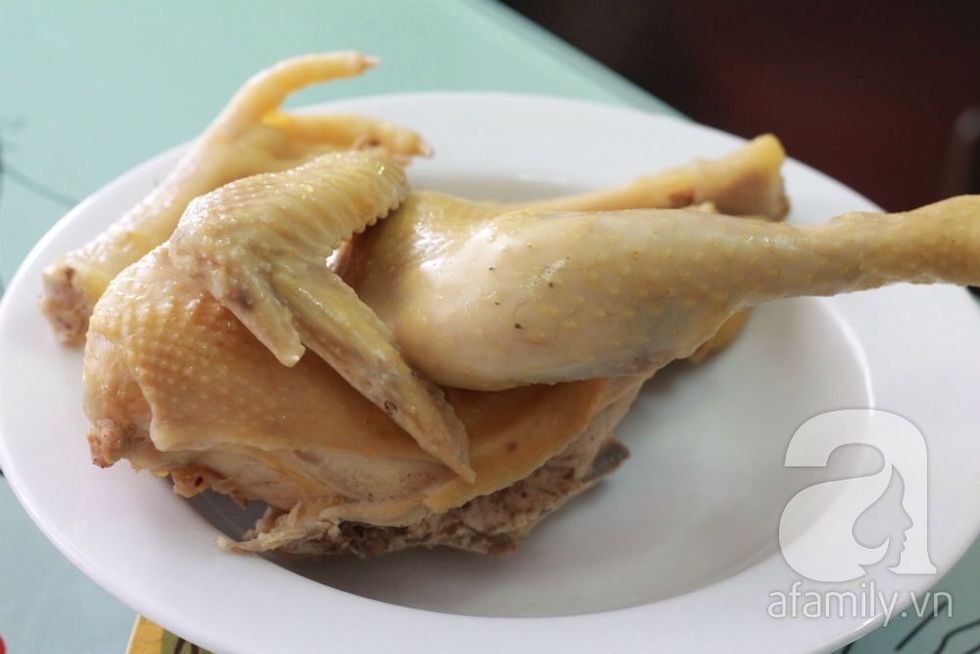 Chicken is cooked! Flush the chicken under cold water to keep its skin firmly. Then use knife to remove breast and whole legs. Cutting the meat off the bone.