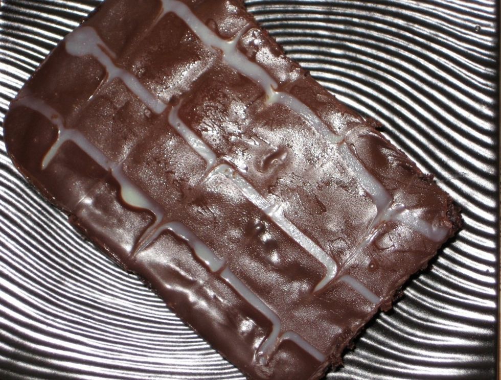 Chocolate banana cake, check one of my other guides for the cake recipe.