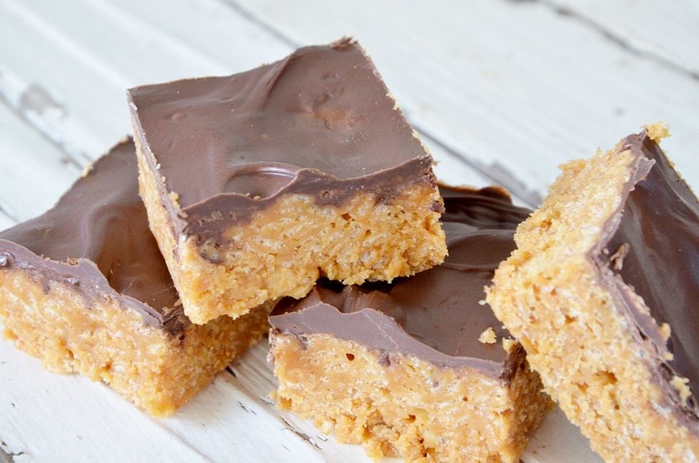 Chocolate Covered Peanut Butter Rice Krispies: We already know that peanut butter + chocolate are a match made in heaven. It's fair to say that these bars would be ah-mazing. http://bit.ly/1QM9W8a