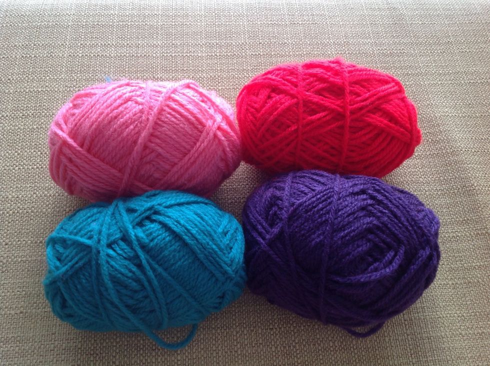 Choose 2 color yarn.