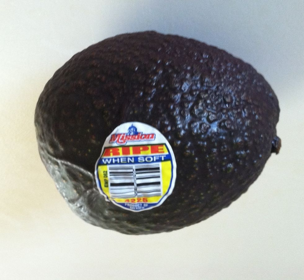 Choose an avocado with no blemishes or dents. It should be firm to the touch. If the skin of this type of avocado is green, then it's not ripe enough to enjoy.