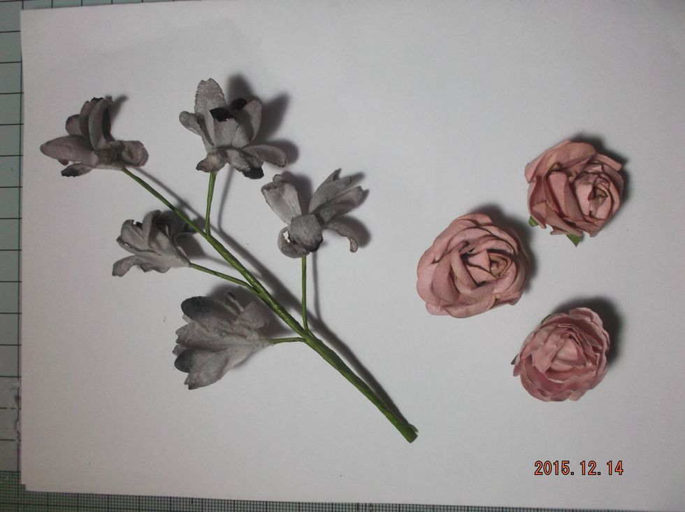 Choose flowers to use.