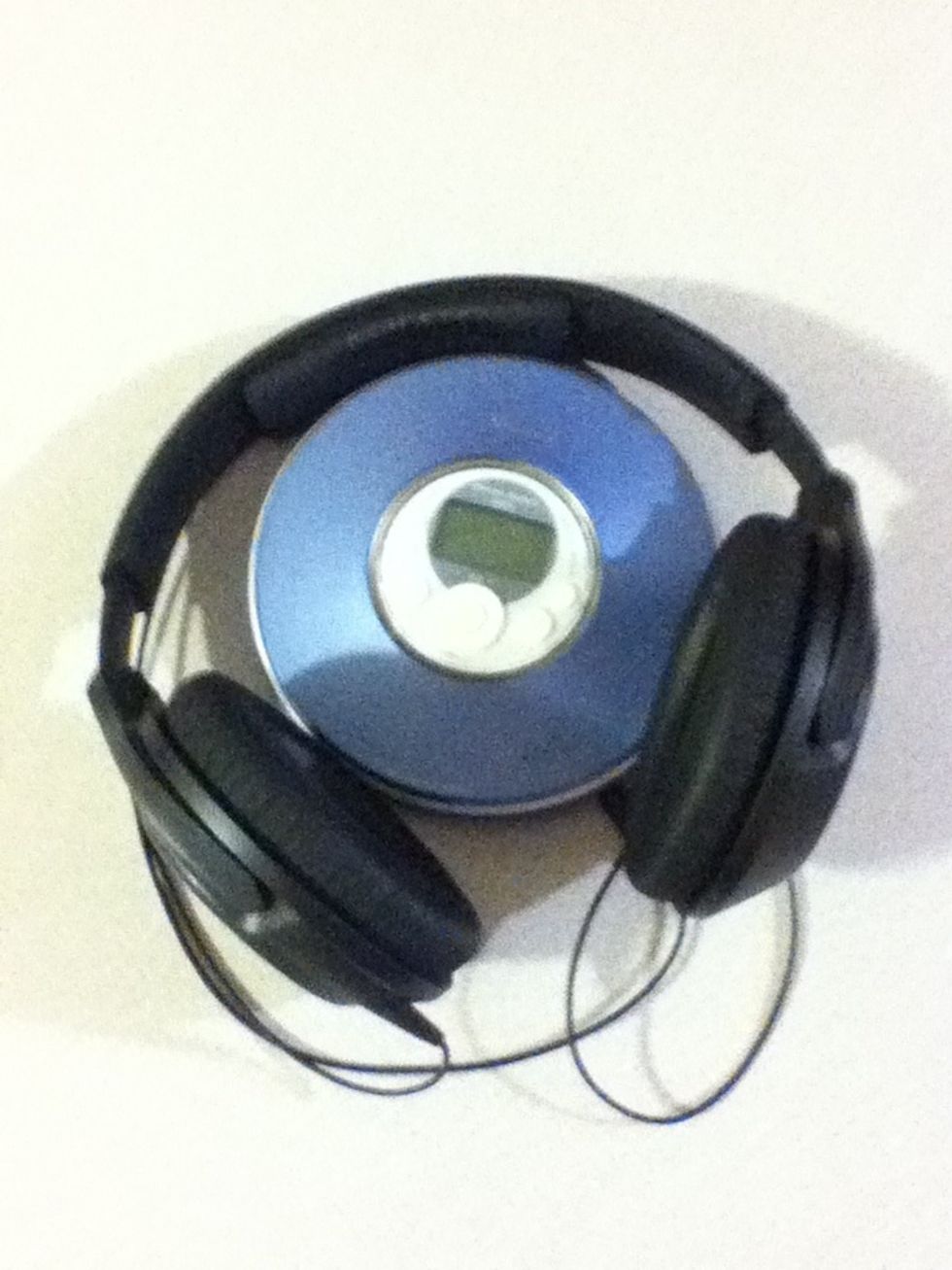 Choose some rocking music to listen to, the heavier the better. You will need one full-length album or more.