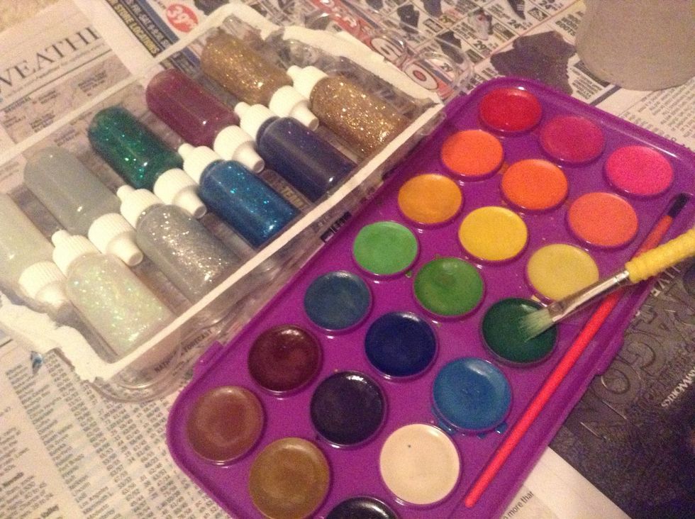 Choose the darkest green you have. (You can choose a lighter green if your paint is acrylic or opaque.)