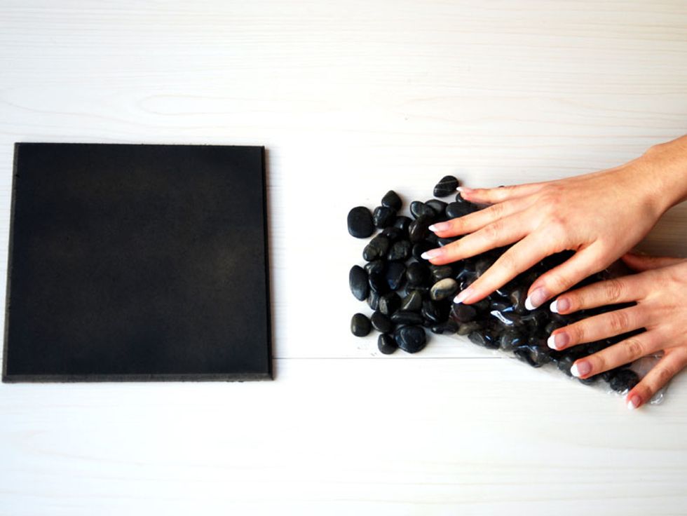 Choose the small rivers stone It is important the stones be flat as possible.