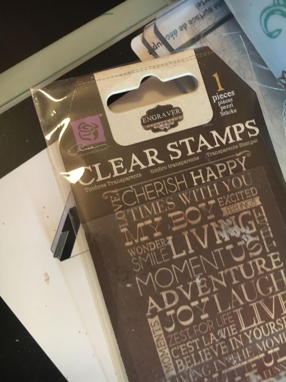 Choose you're favourite stamp, for this project I used a clear stamp of Prima Marketing