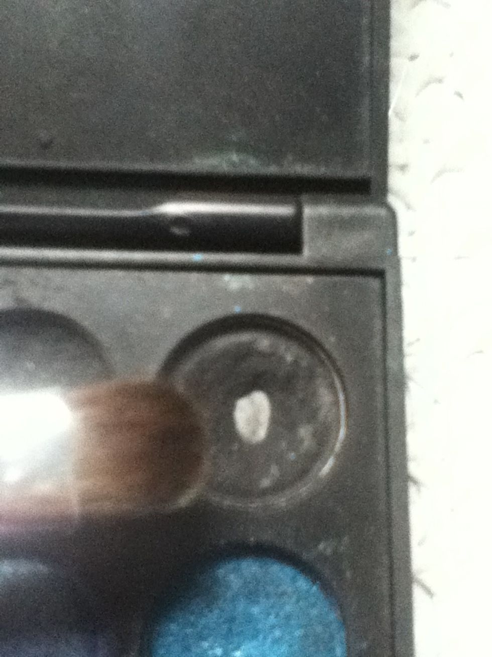 Choose your black eyeshadow.