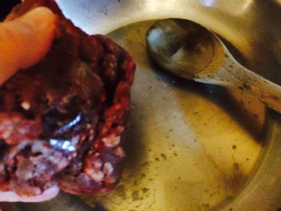 Choose your meat. Choose chicken, sausage, seafood, deer meat or different cuts of beef. I'm using a pound of ground deer. You can use the amount you want. Maybe you're just using up leftovers.