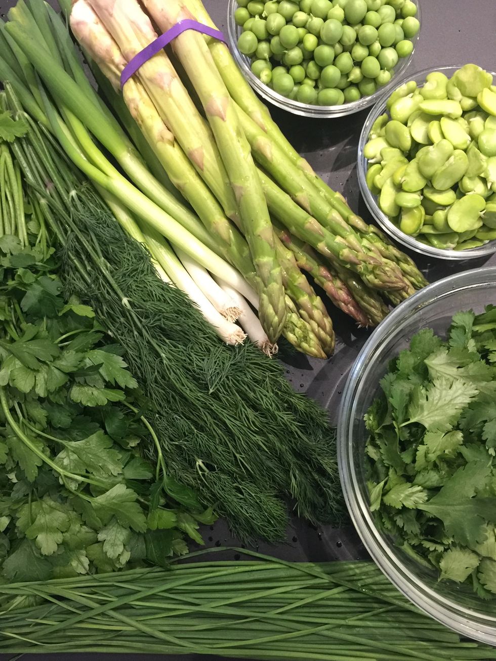 Chop all the greens. Wash the rice. In plenty of water, boil the rice 1 min. Not more.. Then drain and wash