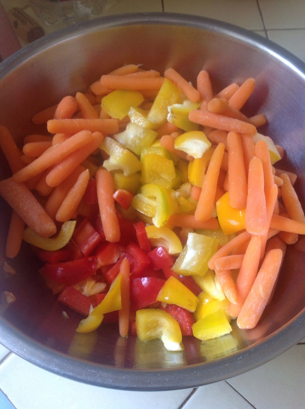 Chop bell peppers and add carrots.