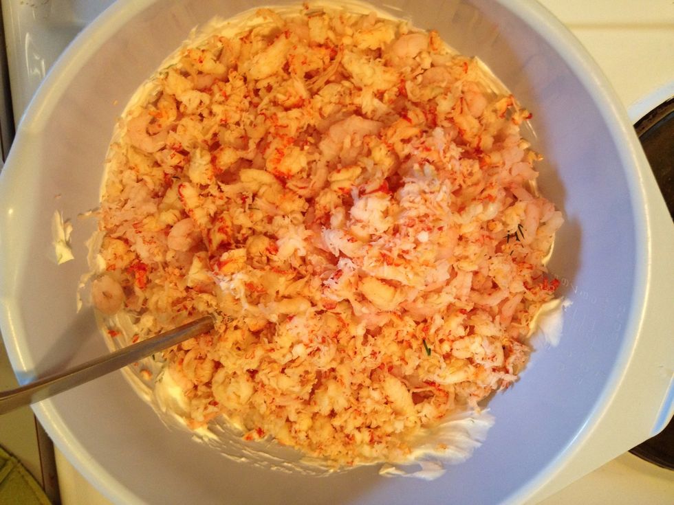 Chop both the prawns and the crayfish tails, either by hand or in a food processor. Then mix the seafood with the cheese mix.