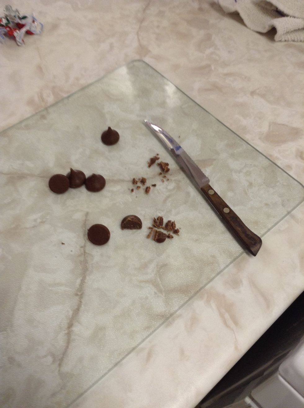 Chop chocolate chips or a chocolate bar into fine prices.