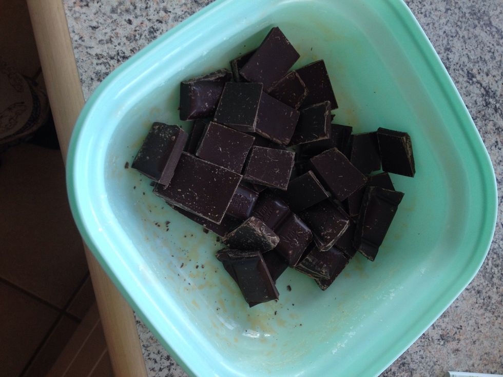 Chop chocolate coarsely