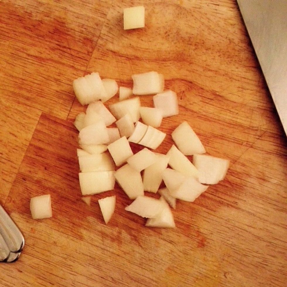 Chop coarsely the onion