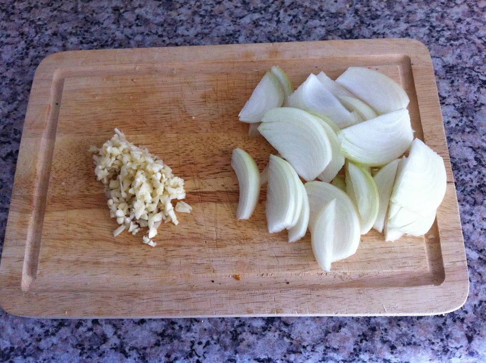 Chop garlic and slice onions.