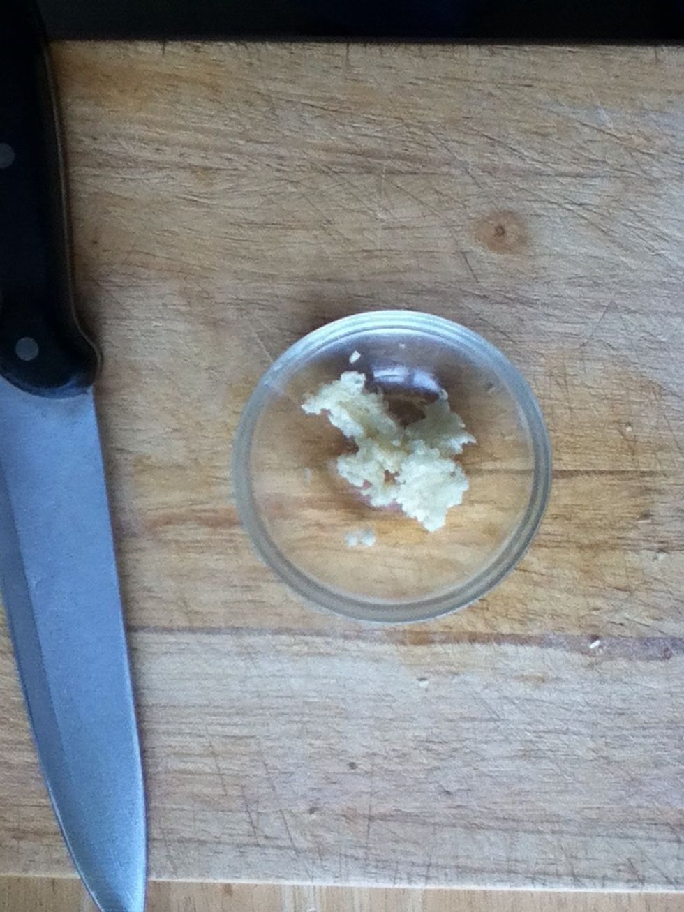 Chop garlic fine according to taste, the finer it is the stronger it is