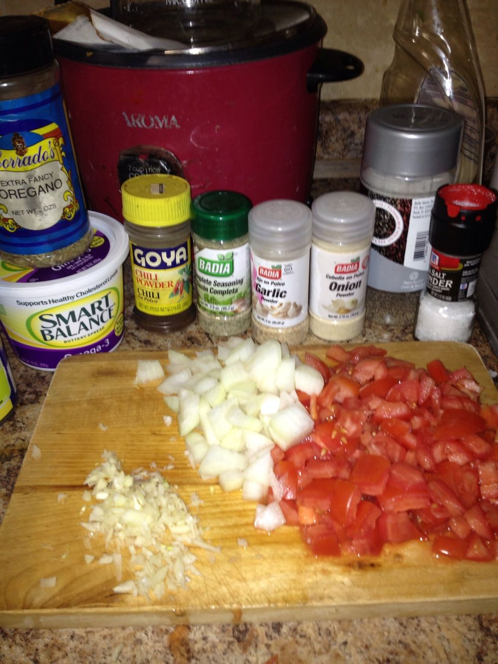 Chop garlic, tomatoes, onion and green pepper( I didn't show the pepper here but you can cut it like this)