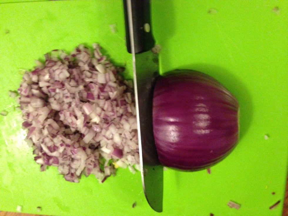 Chop n mixed red onion. Did you know that red onions taste sweeter and less spicier than white onions\ud83d\ude0e
