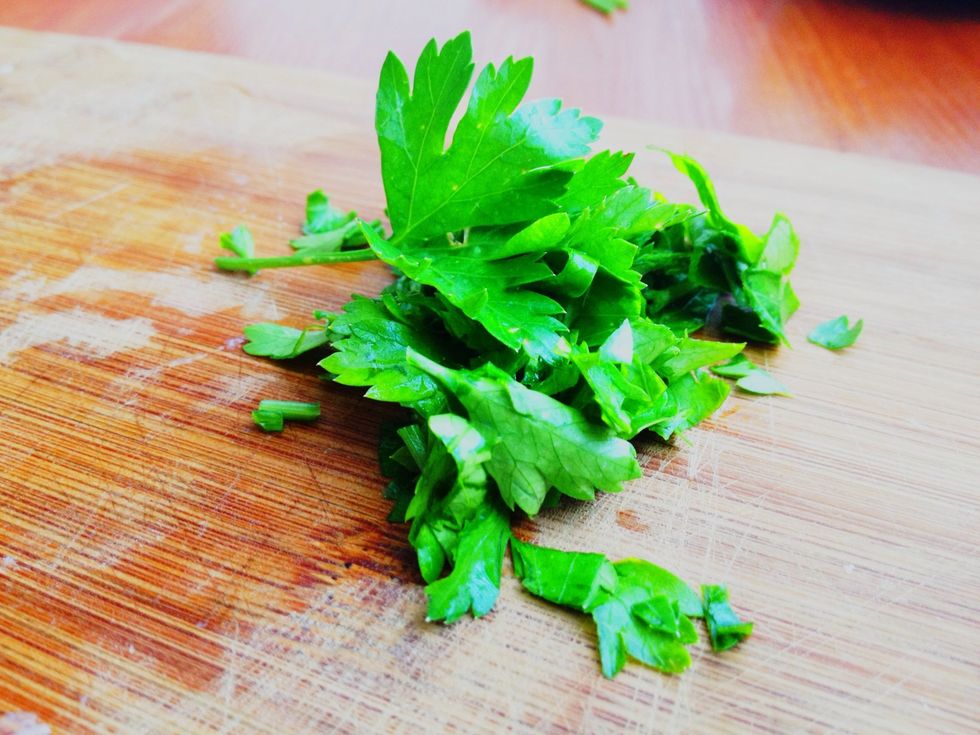 Chop parsley.