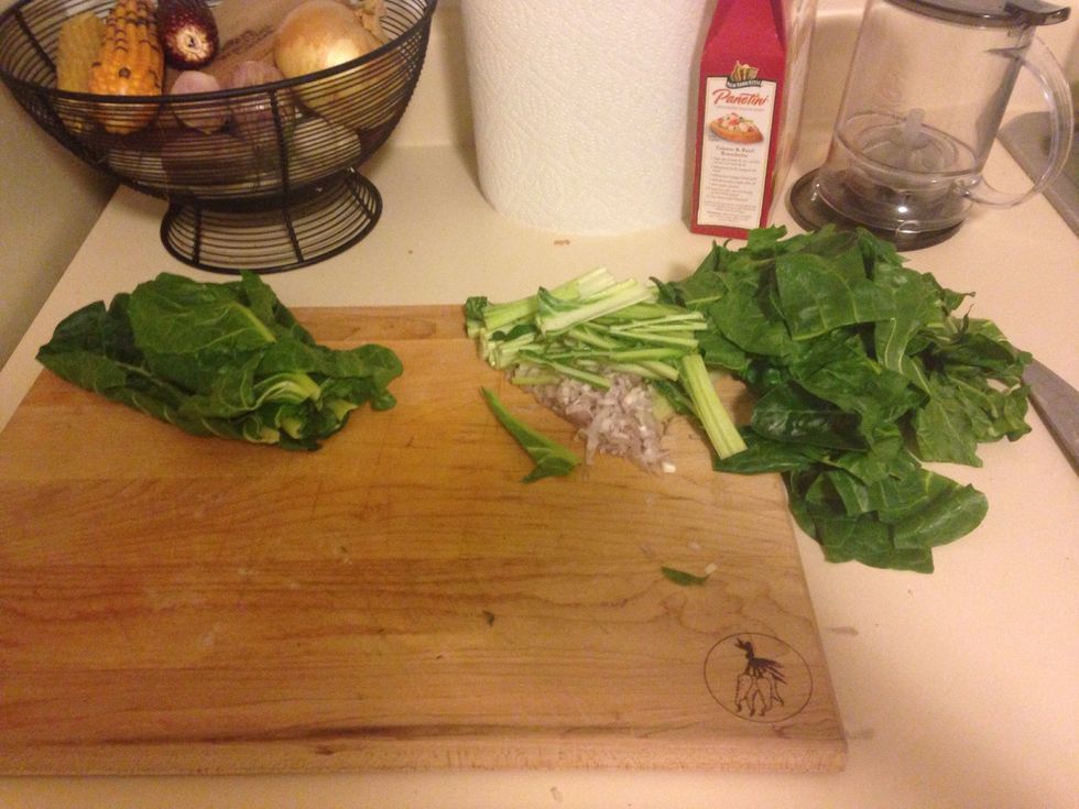 Chop scallions and derived Swiss chard. Cut all pieces of Swiss chard into 1 inch pieces
