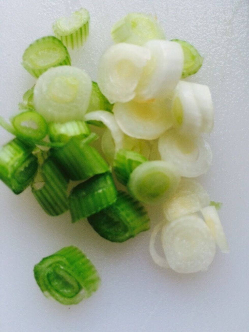 Chop spring onion