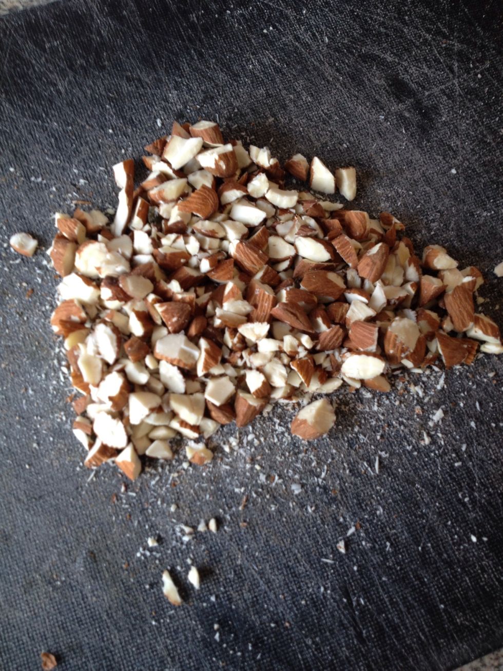 Chop the almonds coarsely