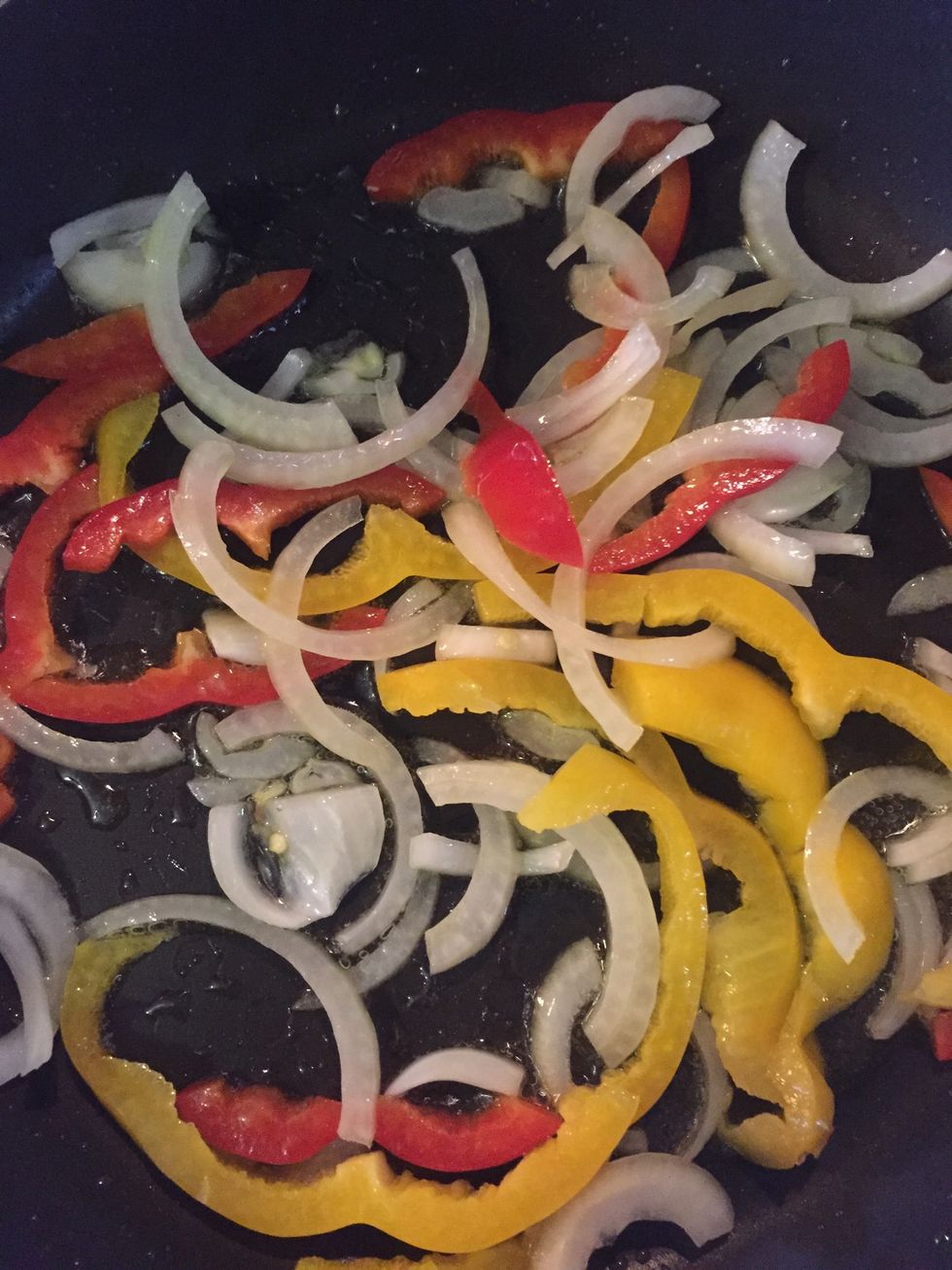 Chop the californian oeppers and half of a onion and put it in a pan with olive oil as shown \ud83d\ude4c\ud83c\udffc