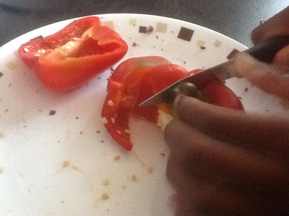 Chop the capsicum.
