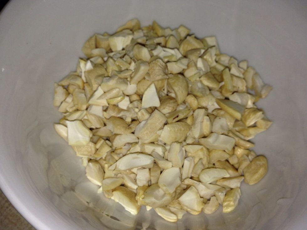 Chop the cashew nuts.