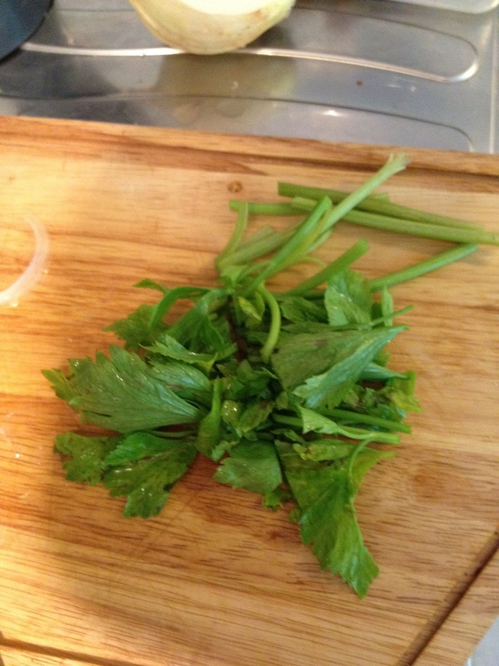 Chop the chinese celery roughly.