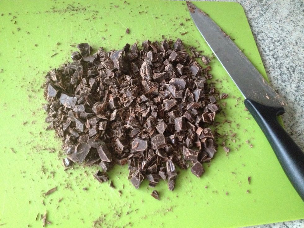 Chop the chocolate coarsely