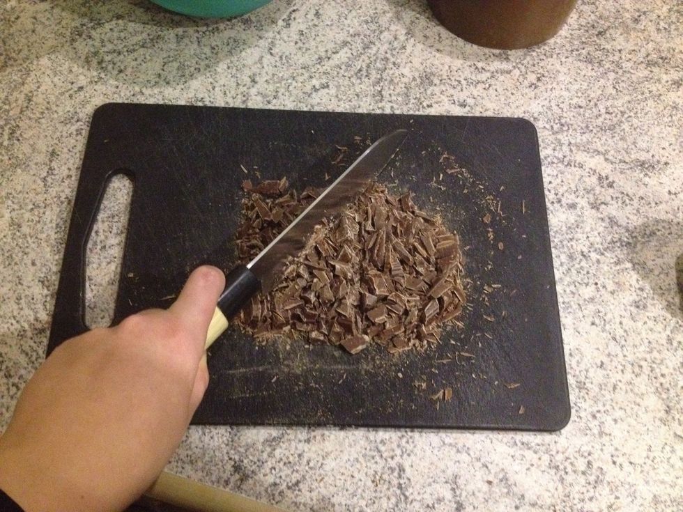 Chop the chocolate coarsely