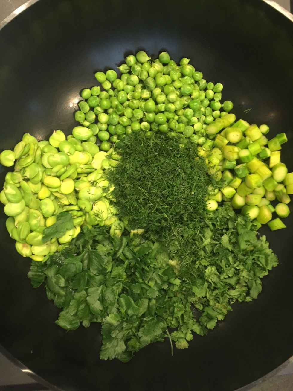 Chop the greens. Wash the rice. In plenty of water, boil the rice 1 min. Not more.. Then drain and wash