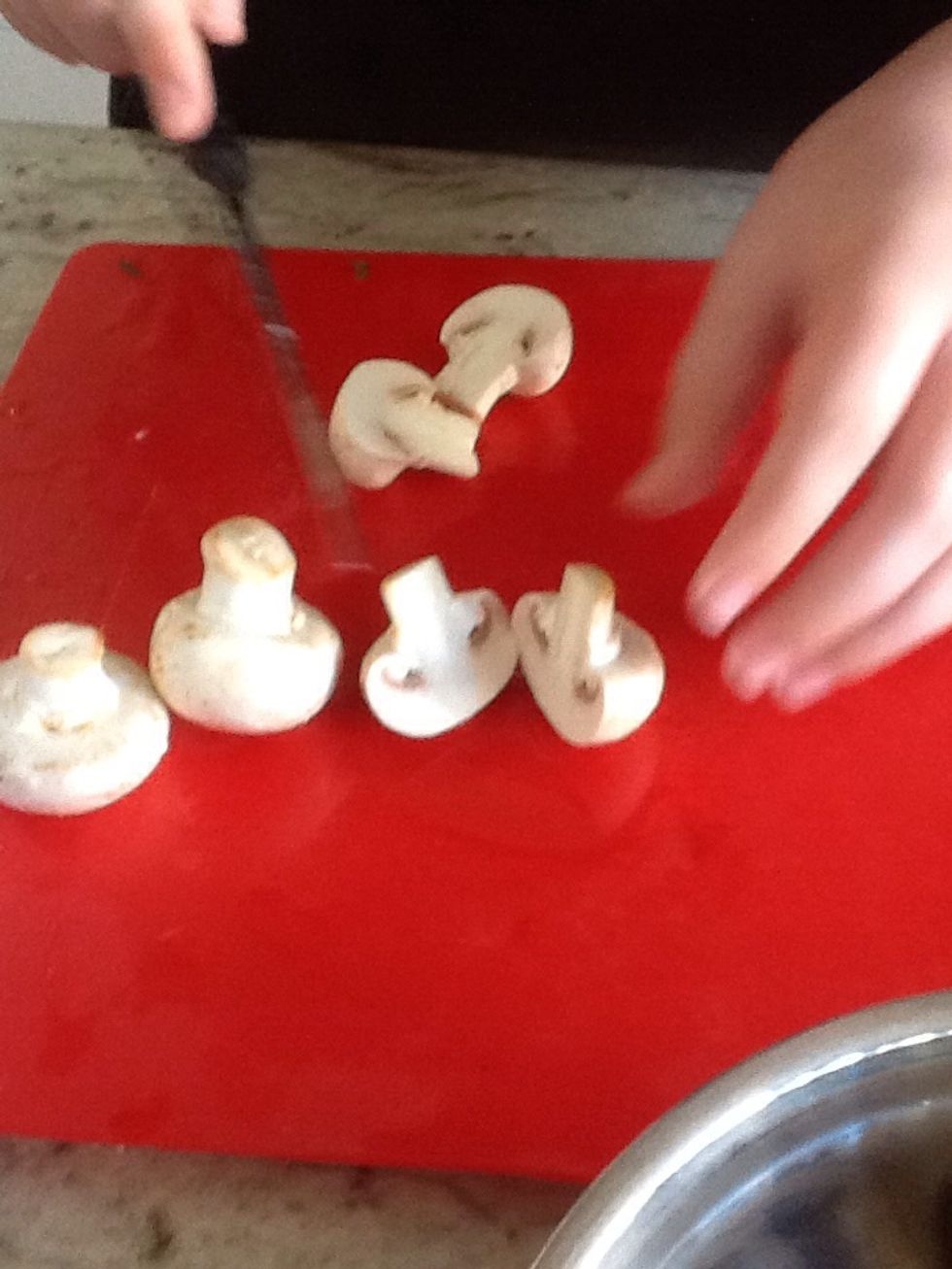 Chop the mushrooms in half. Put the noodles in a pot to cook for a minute them put under cold water and drain.