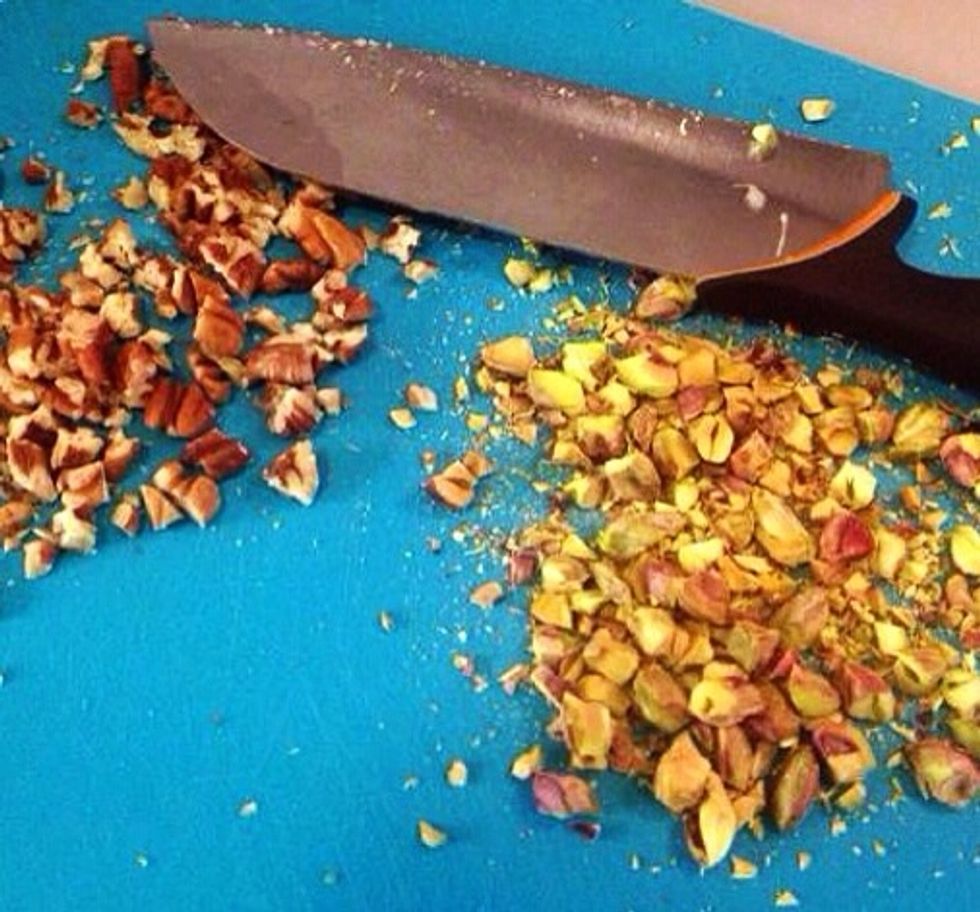 Chop the pecans and pistacchios.