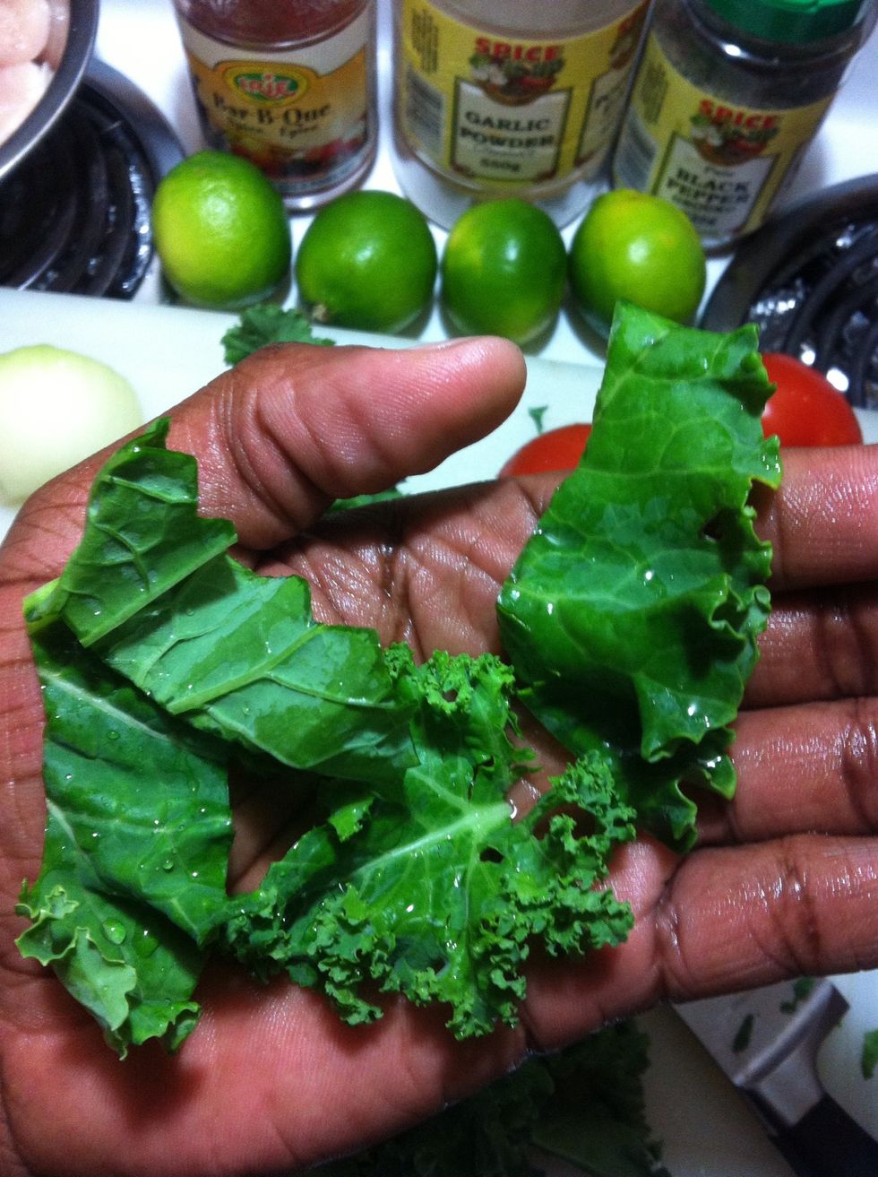 Chop up a lil bit of Kale. Make it look like that. Not too long though. We ain't feeding alligators.
