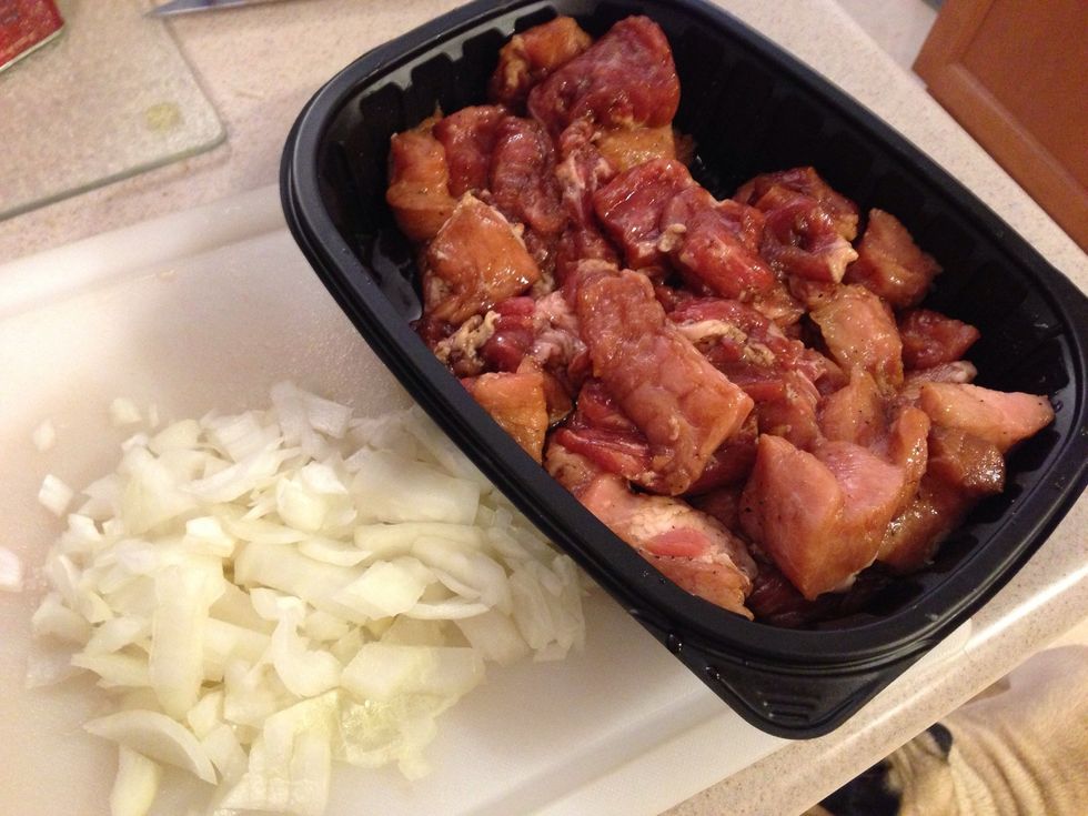 Chop up onions. Cut up pork tenderloin in bite size pieces and rub in pepper, soy sauce and oyster sauce.
