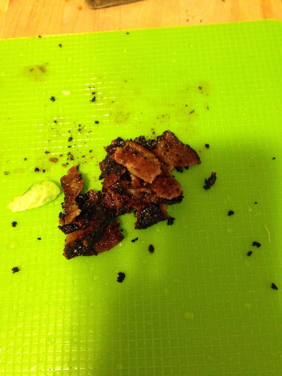 Chop up the bacon in small pieces.