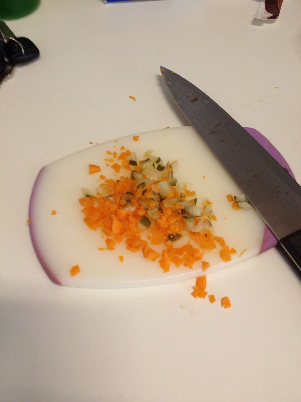 Chop up the carrot and pickle.