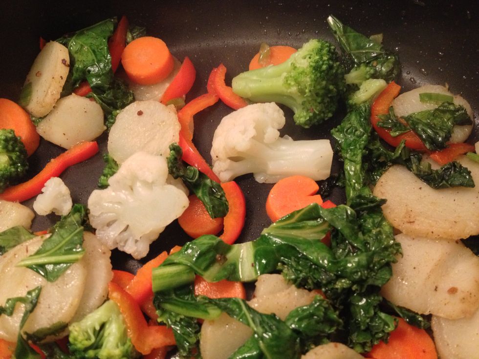 Chop up the cauliflower and broccoli into small sprigs. Cook in the pan for 3 mintues (depending on how crispy you like it. Add the bell pepper and green onion with the rest of the fish sauce.