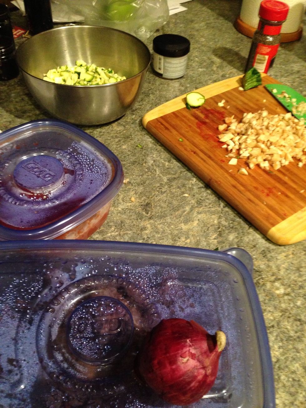 Chop up the stems of the mushrooms, squash.