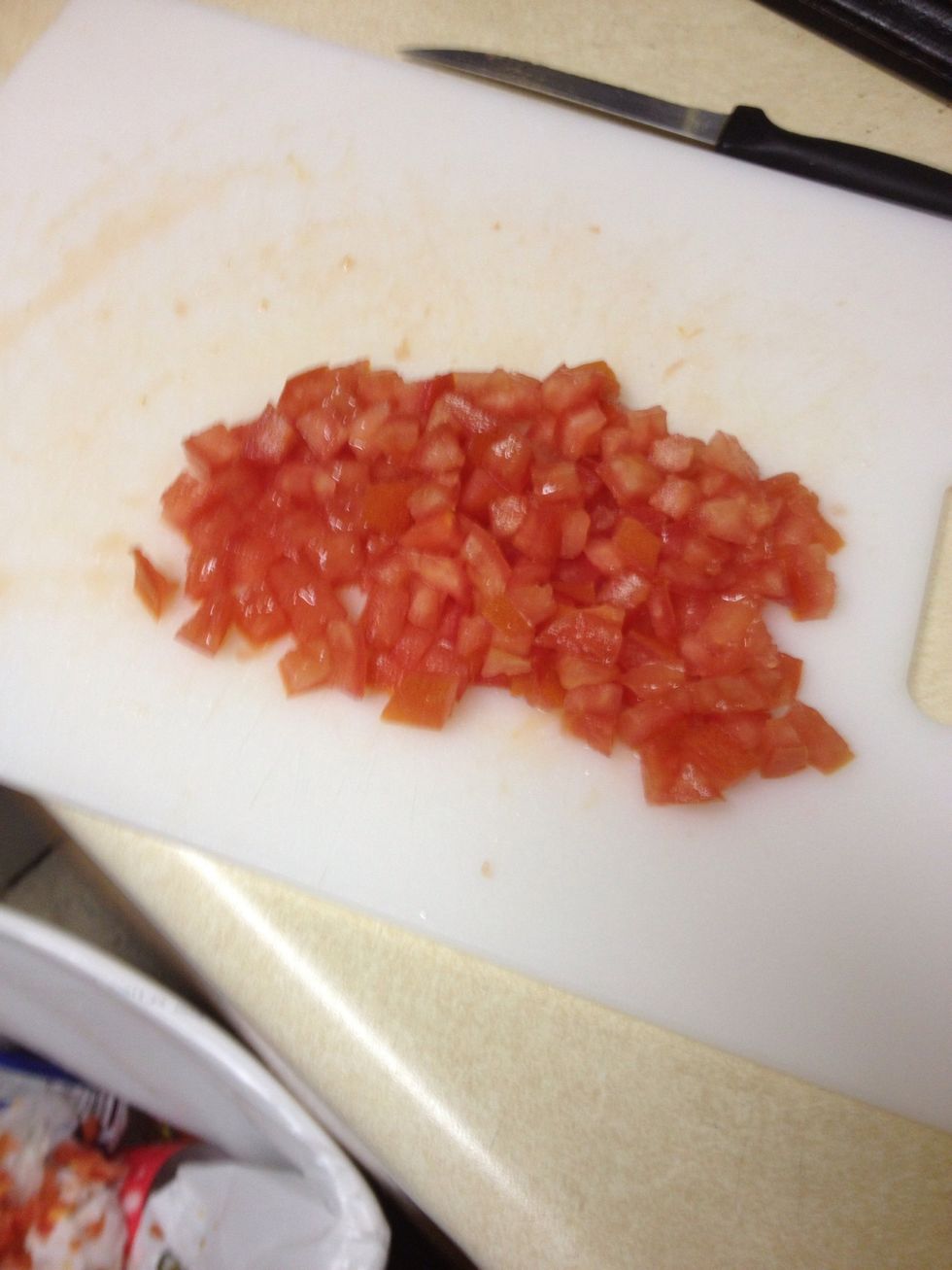 Chop up the tomato.