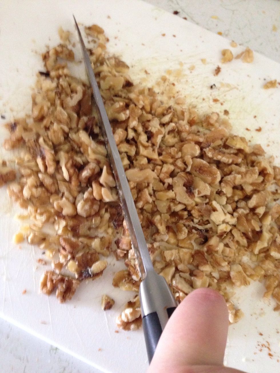Chopped the walnut.