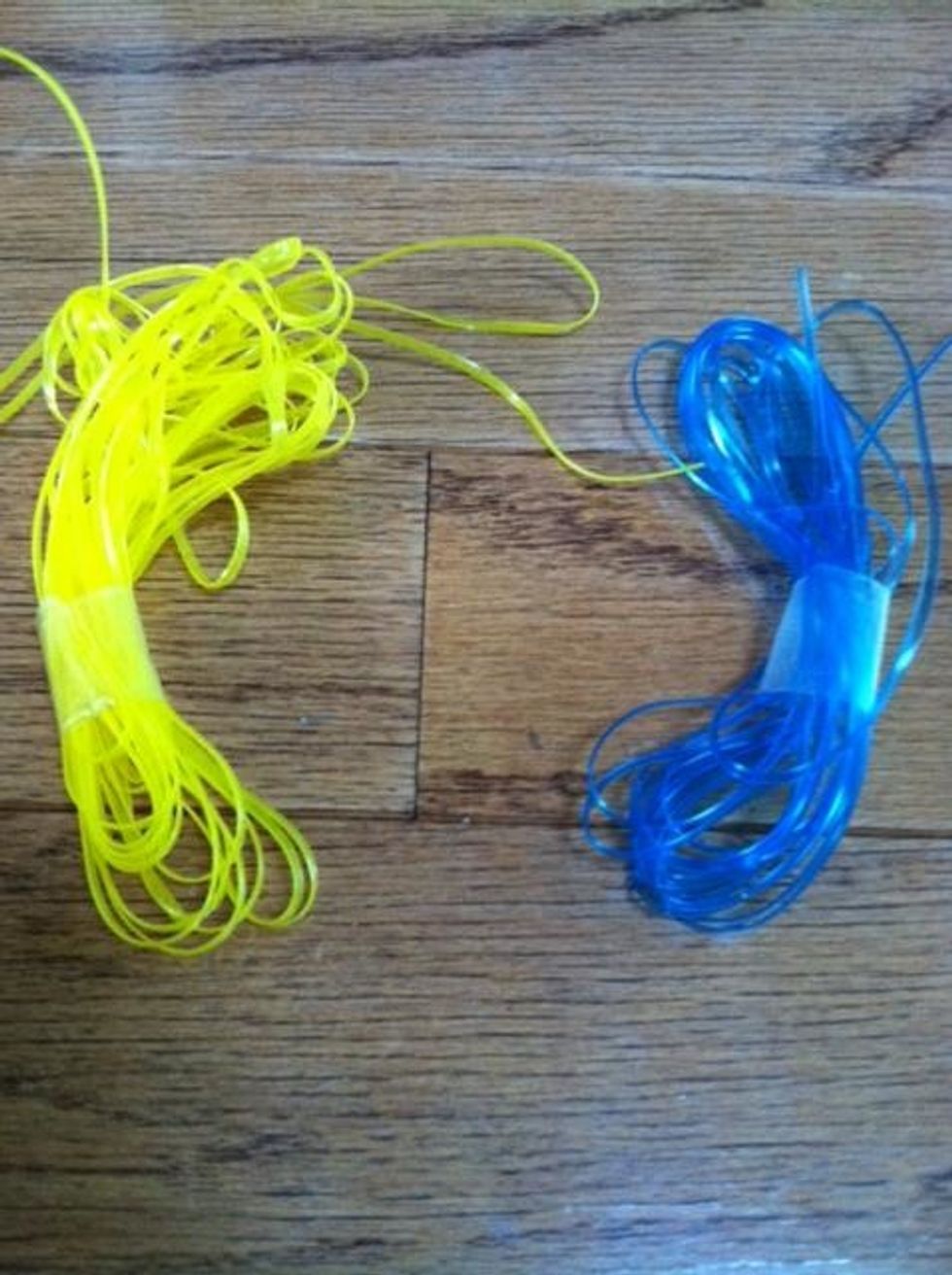 Chose two different colors of lanyard.
